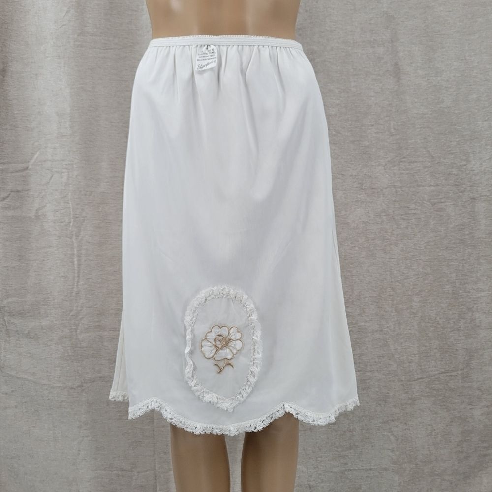 SLIPERFECTION Vintage Slip Skirt Cottagecore Lace Hem